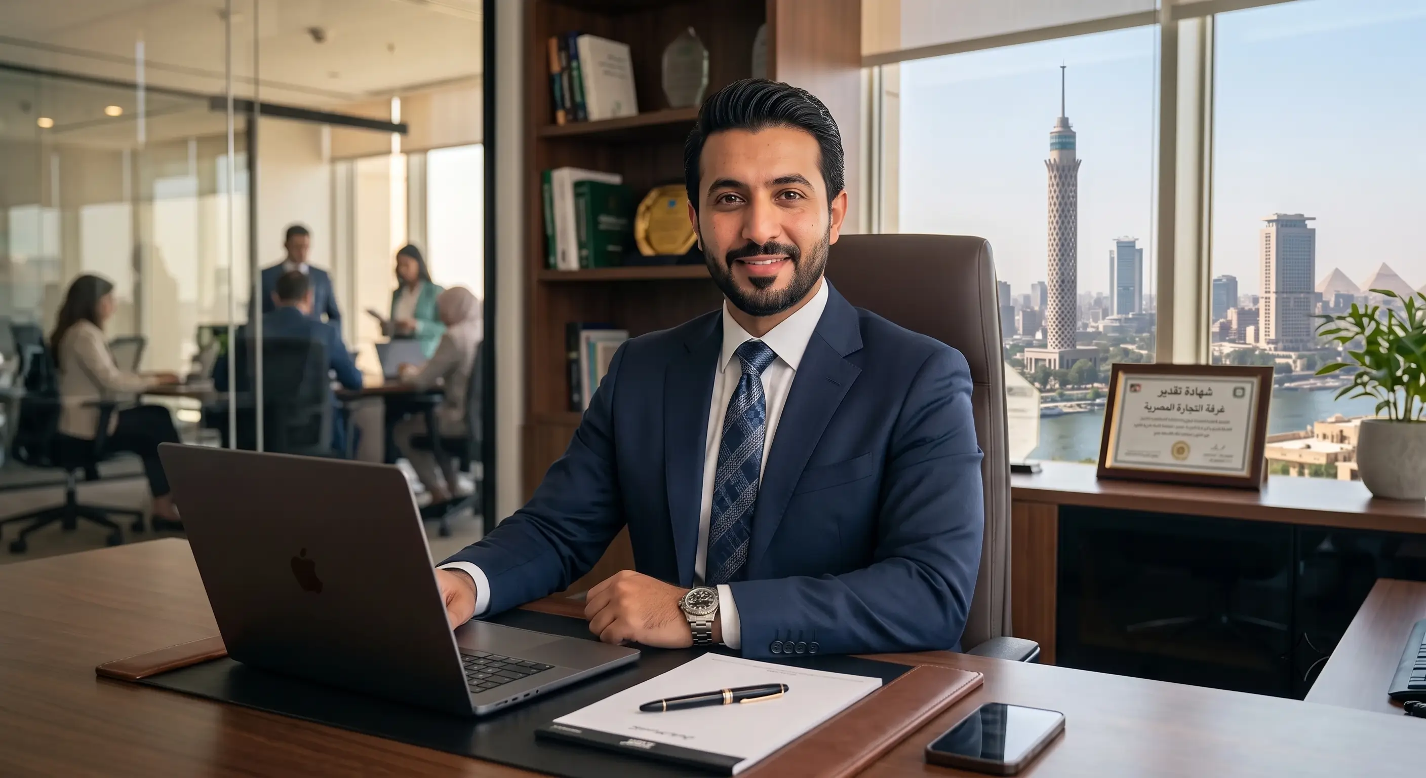 مدير أعمال مصري يقود منشأته بثقة